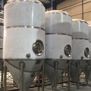 河南精酿啤酒设备发酵罐厂家1000啤酒设备发酵罐